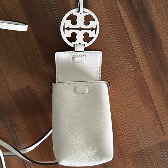 Tory Burch NWOT - Never used crossbody cream color - Picture 4 of 4